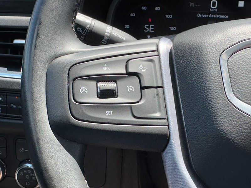 GMC Yukon XL Vehicle Image 17