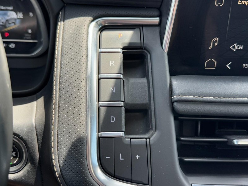 GMC Yukon XL Vehicle Image 20