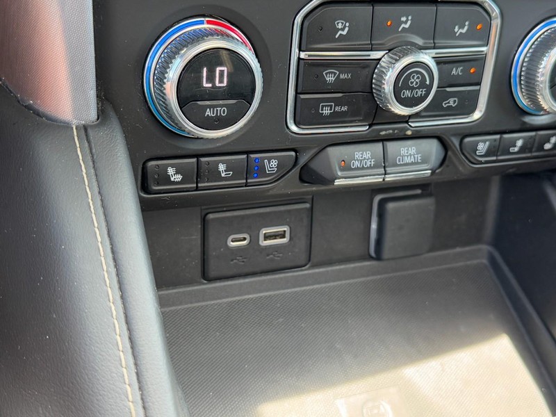 GMC Yukon XL Vehicle Image 21