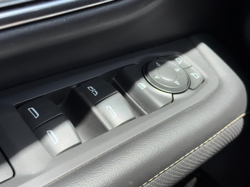 GMC Yukon XL Vehicle Image 23