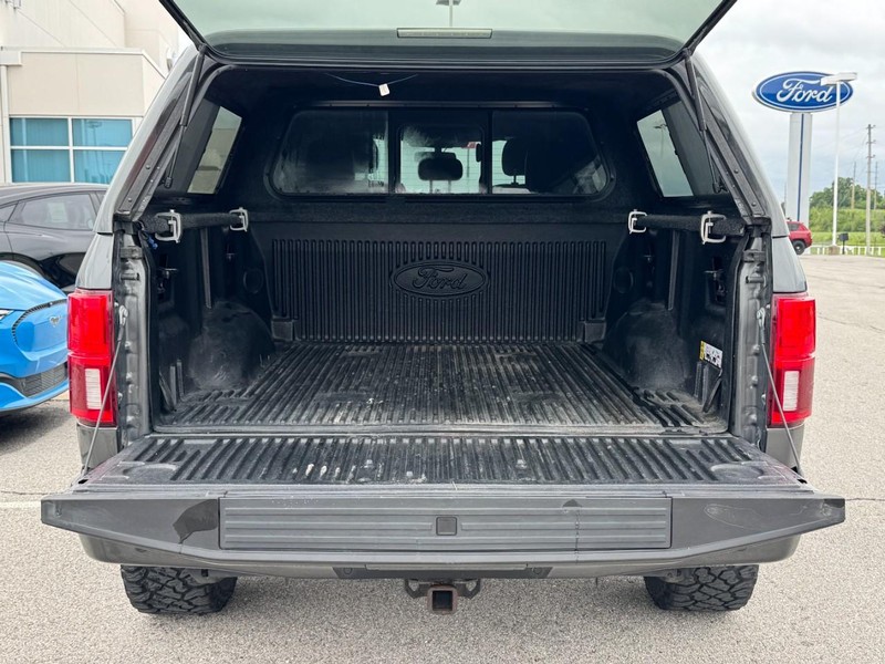 Ford F-150 Vehicle Full-screen Gallery Image 5