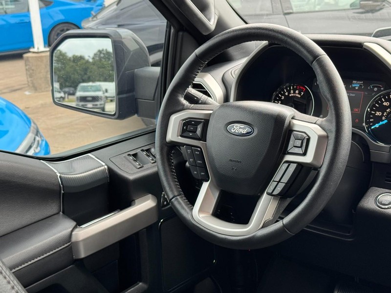 Ford F-150 Vehicle Full-screen Gallery Image 12