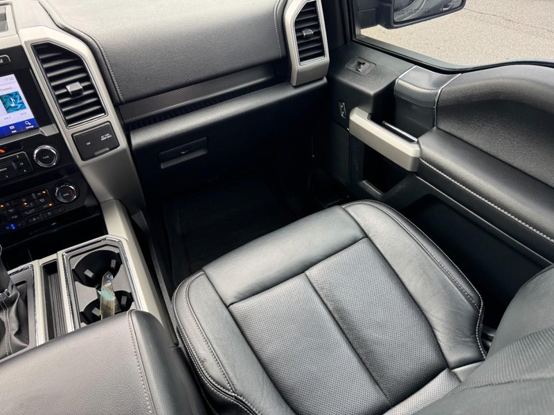 Ford F-150 Vehicle Full-screen Gallery Image 15