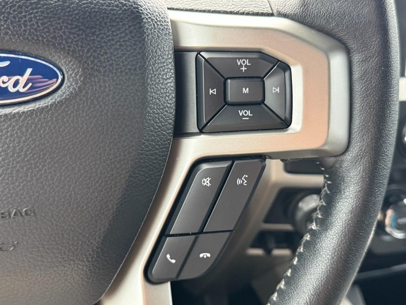 Ford F-150 Vehicle Full-screen Gallery Image 18