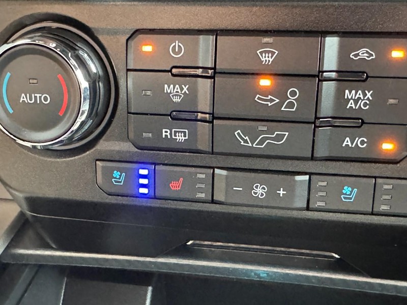 Ford F-150 Vehicle Full-screen Gallery Image 20
