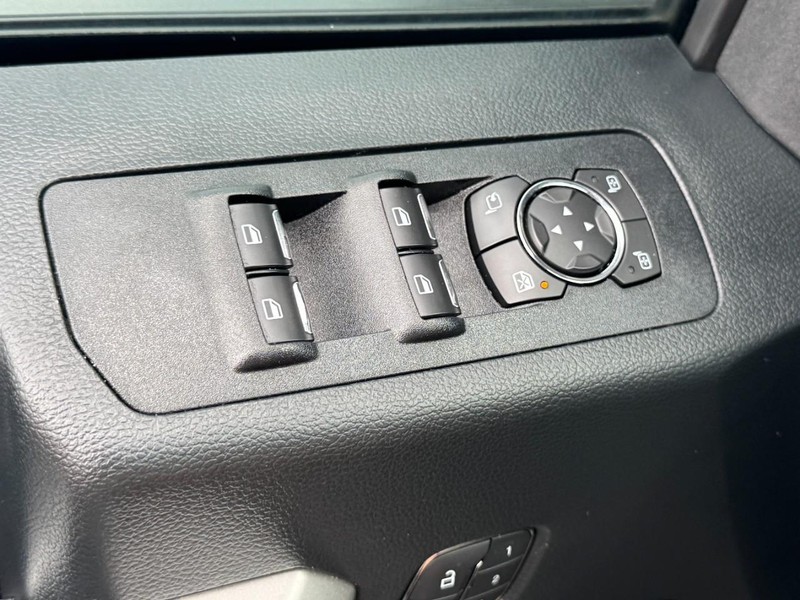 Ford F-150 Vehicle Full-screen Gallery Image 24