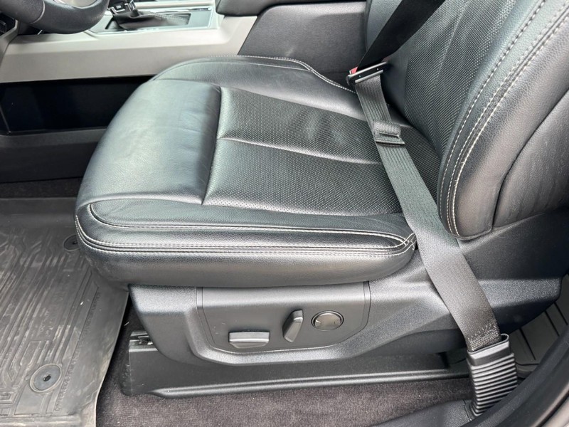 Ford F-150 Vehicle Full-screen Gallery Image 25