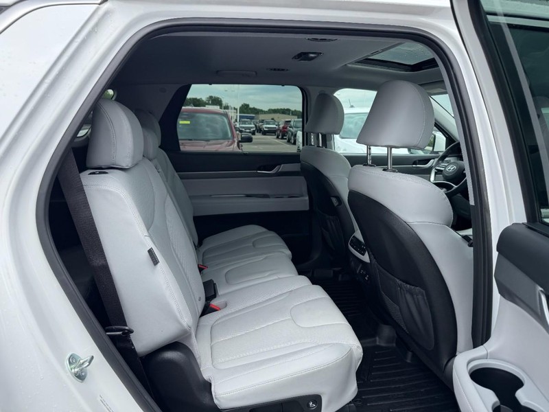 Hyundai Palisade Vehicle Full-screen Gallery Image 10