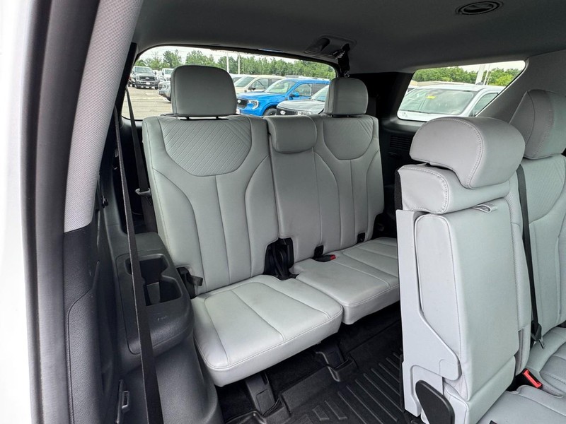 Hyundai Palisade Vehicle Full-screen Gallery Image 12