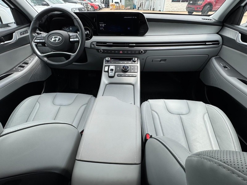 Hyundai Palisade Vehicle Full-screen Gallery Image 13