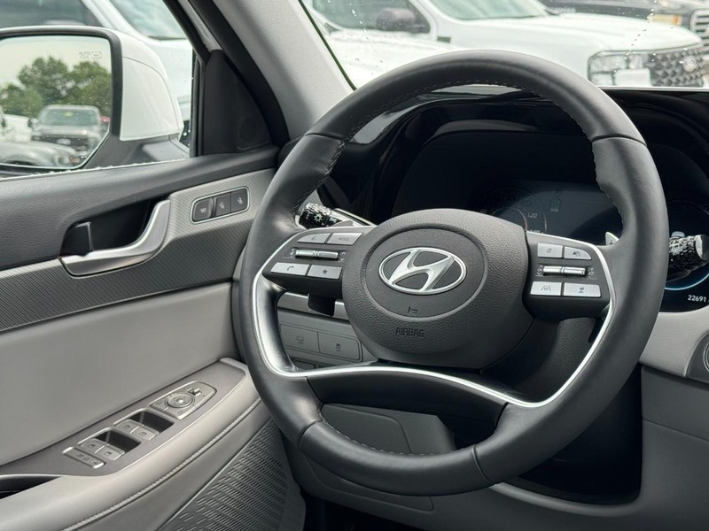 Hyundai Palisade Vehicle Full-screen Gallery Image 14