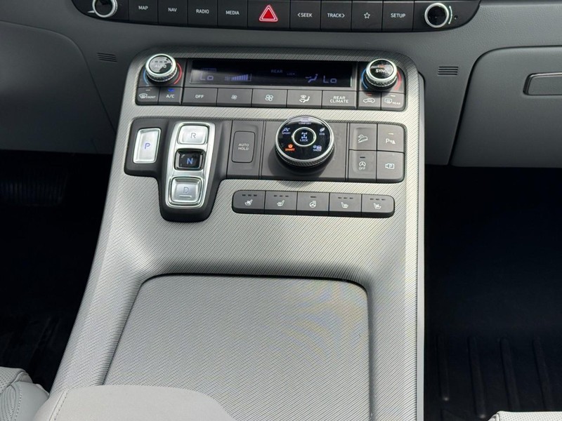 Hyundai Palisade Vehicle Full-screen Gallery Image 16
