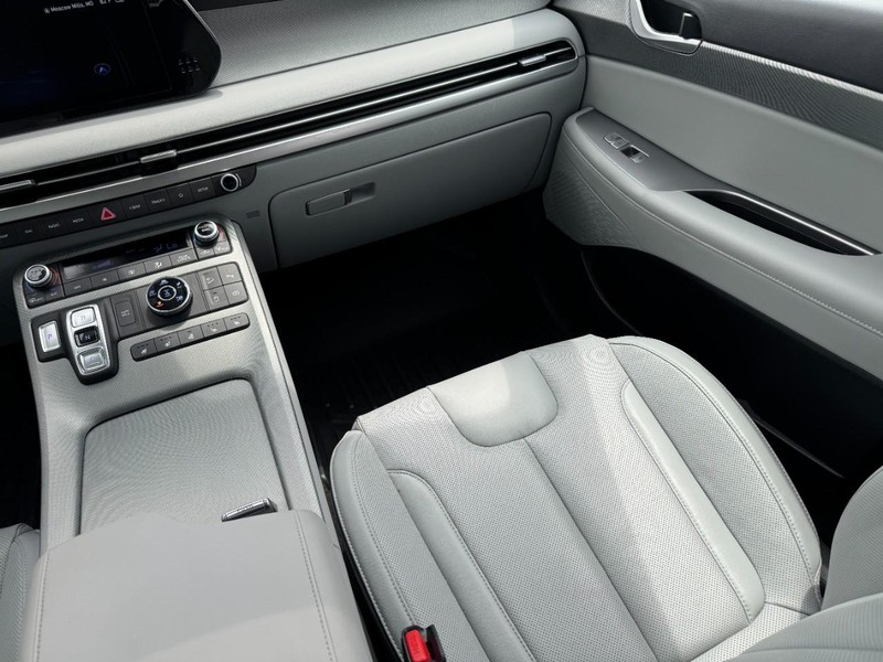 Hyundai Palisade Vehicle Full-screen Gallery Image 17