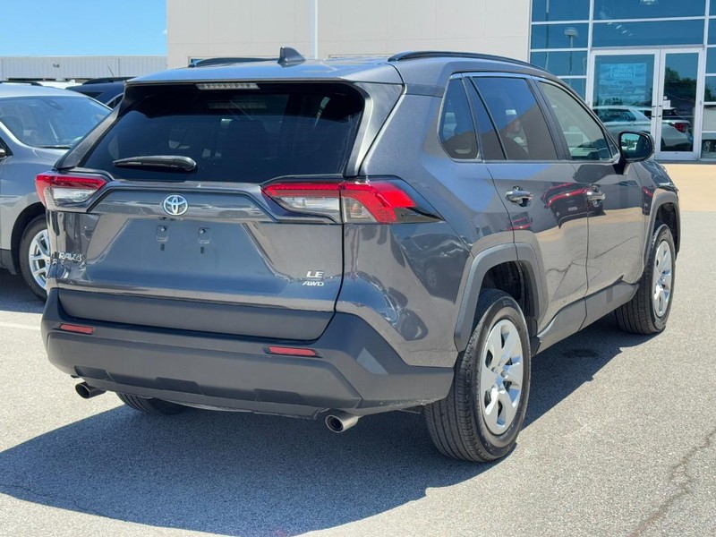 Toyota RAV4 Vehicle Full-screen Gallery Image 03
