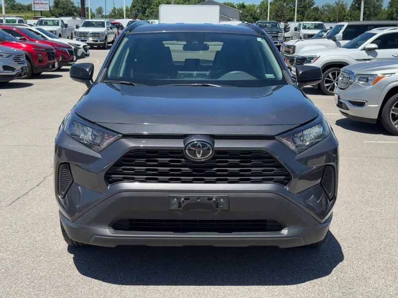 Toyota RAV4 Vehicle Full-screen Gallery Image 09