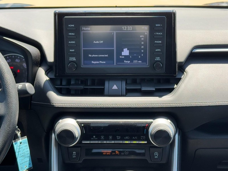 Toyota RAV4 Vehicle Full-screen Gallery Image 13