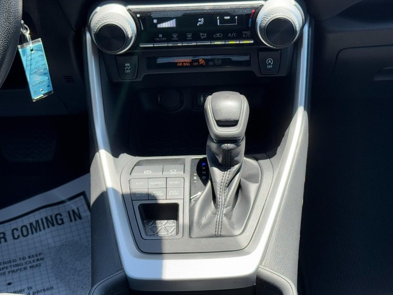 Toyota RAV4 Vehicle Full-screen Gallery Image 14