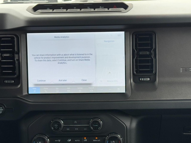 Ford Bronco Vehicle Full-screen Gallery Image 8