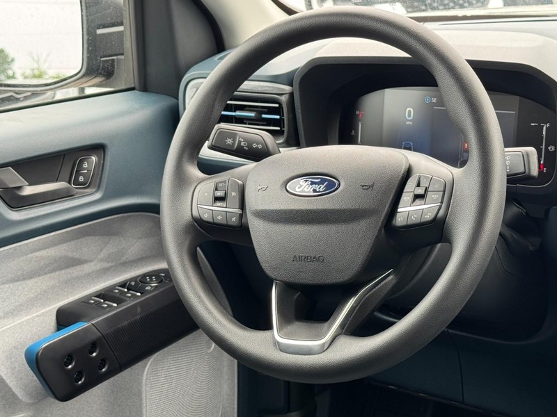 Ford Maverick Vehicle Full-screen Gallery Image 7