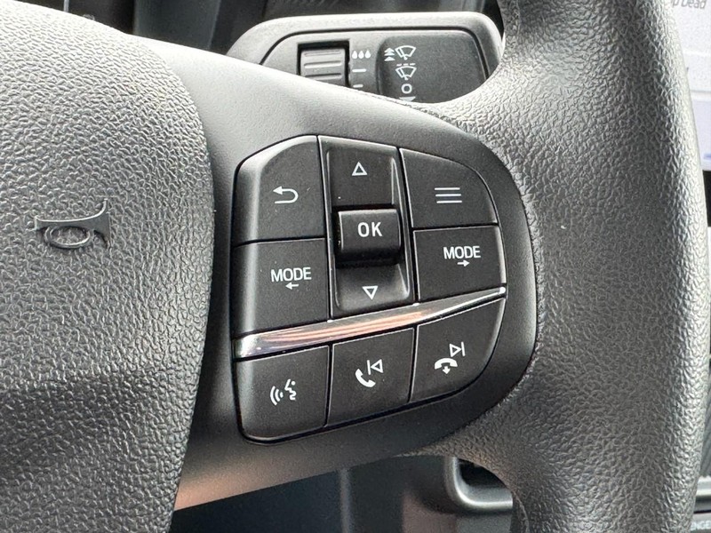 Ford Maverick Vehicle Full-screen Gallery Image 11