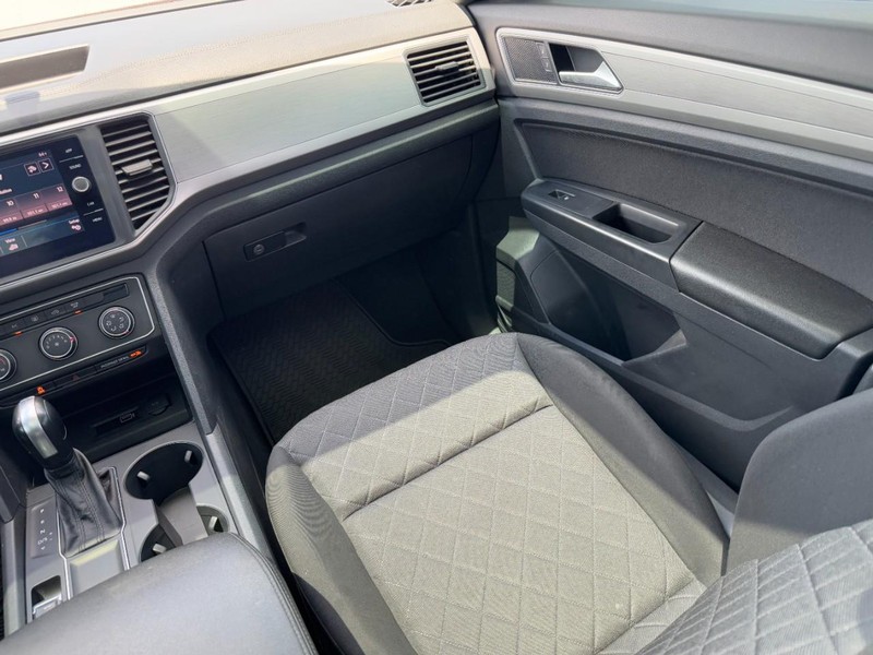 Volkswagen Atlas Vehicle Full-screen Gallery Image 12