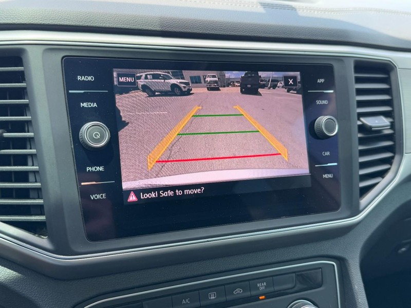 Volkswagen Atlas Vehicle Full-screen Gallery Image 16