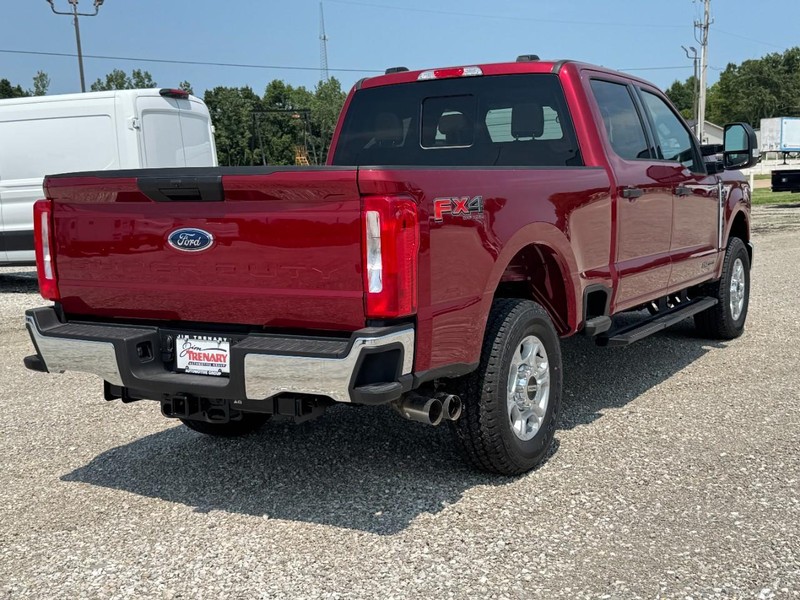 Ford Super Duty F-250 SRW Vehicle Image 03