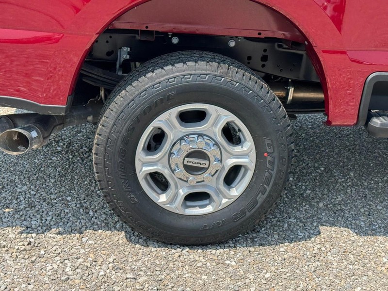 Ford Super Duty F-250 SRW Vehicle Image 04