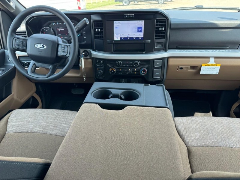 Ford Super Duty F-250 SRW Vehicle Image 06