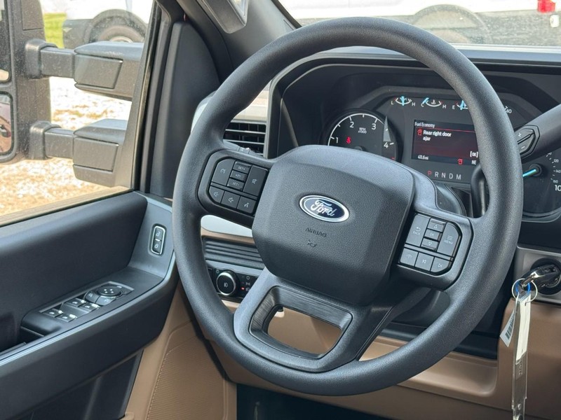 Ford Super Duty F-250 SRW Vehicle Image 07