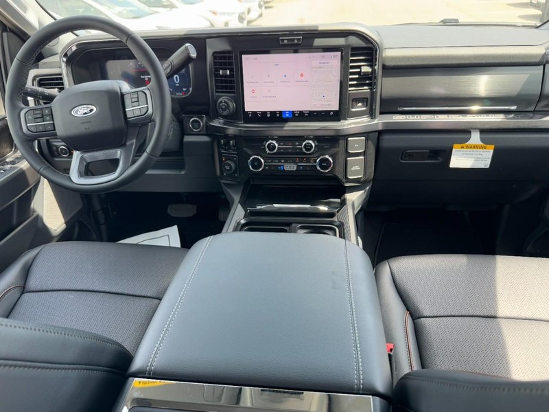 Ford Super Duty F-250 SRW Vehicle Full-screen Gallery Image 6