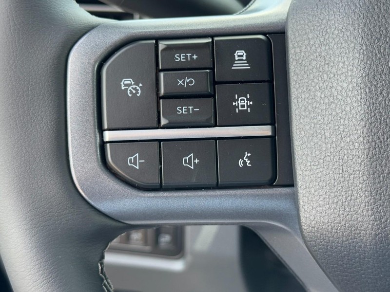 Ford Super Duty F-250 SRW Vehicle Full-screen Gallery Image 11