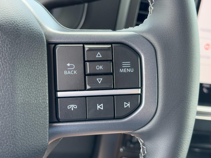 Ford Super Duty F-250 SRW Vehicle Full-screen Gallery Image 12