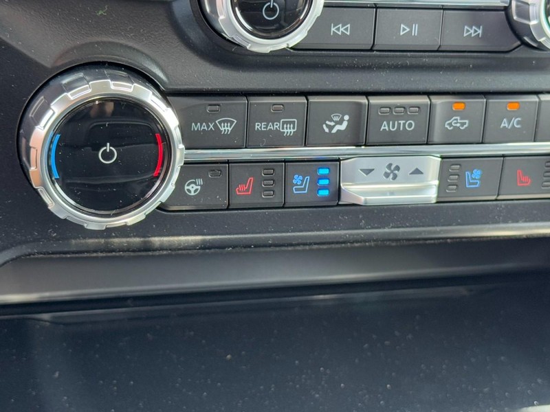 Ford Super Duty F-250 SRW Vehicle Full-screen Gallery Image 13