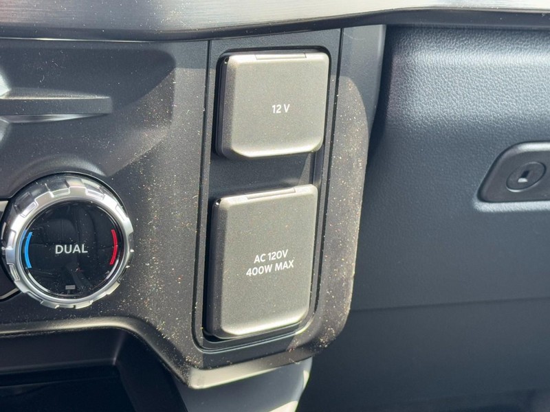 Ford Super Duty F-250 SRW Vehicle Full-screen Gallery Image 14