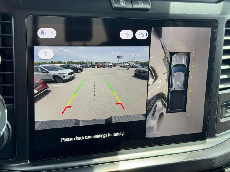 Ford Super Duty F-250 SRW Vehicle Full-screen Gallery Image 16