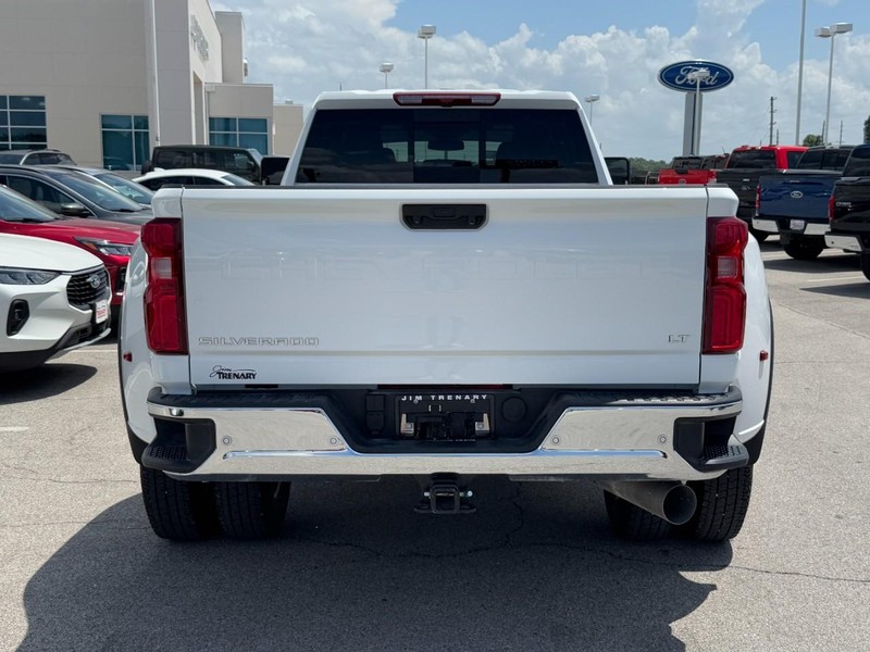 Chevrolet Silverado 3500HD Vehicle Image 04