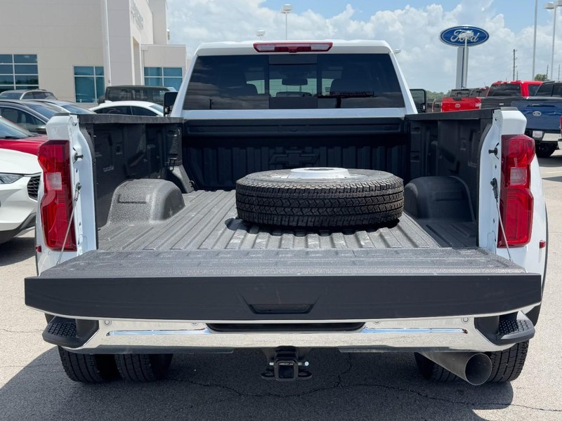 Chevrolet Silverado 3500HD Vehicle Image 05