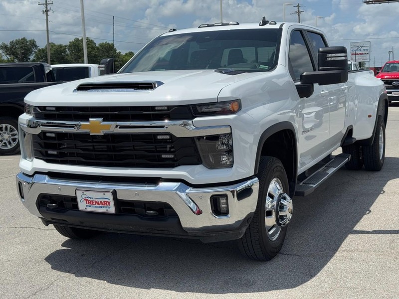Chevrolet Silverado 3500HD Vehicle Image 08