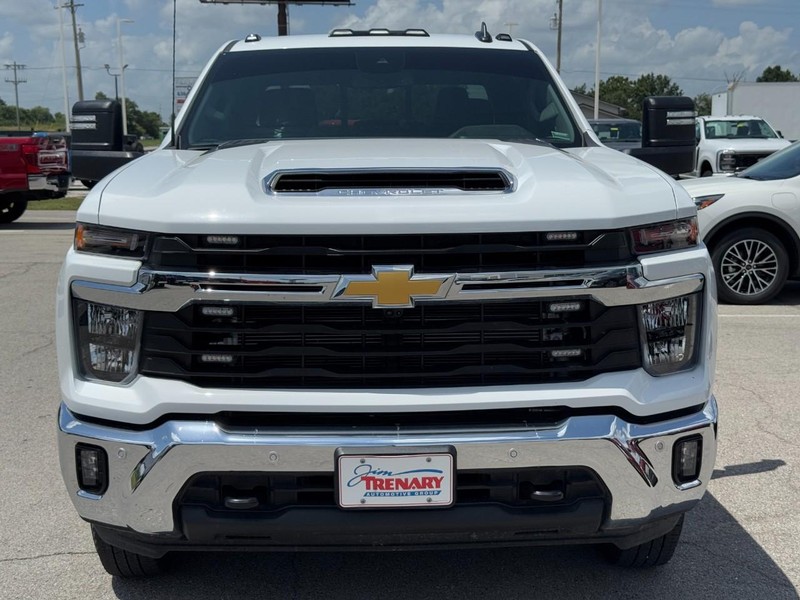 Chevrolet Silverado 3500HD Vehicle Image 09