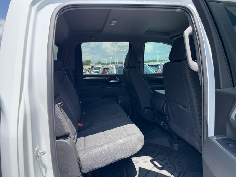 Chevrolet Silverado 3500HD Vehicle Image 10