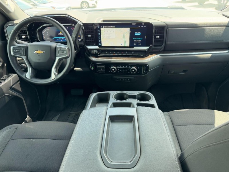 Chevrolet Silverado 3500HD Vehicle Image 11