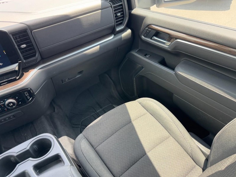 Chevrolet Silverado 3500HD Vehicle Image 15