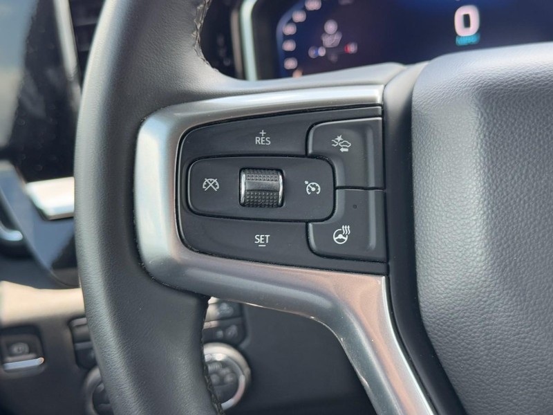 Chevrolet Silverado 3500HD Vehicle Image 17