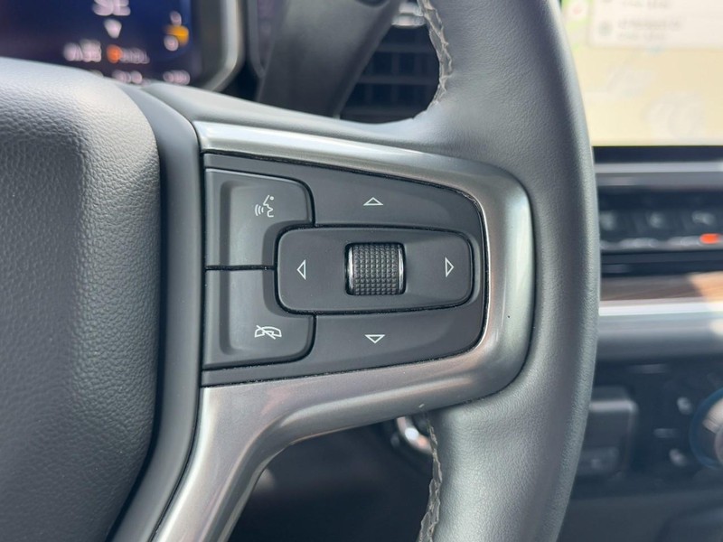 Chevrolet Silverado 3500HD Vehicle Image 18