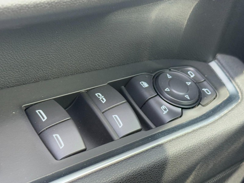 Chevrolet Silverado 3500HD Vehicle Image 23