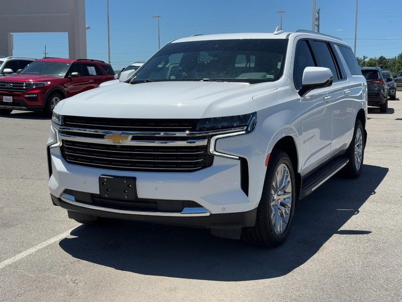 Chevrolet Suburban Vehicle Full-screen Gallery Image 8