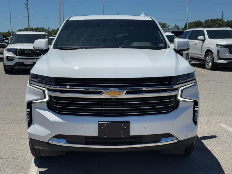 Chevrolet Suburban Vehicle Full-screen Gallery Image 9