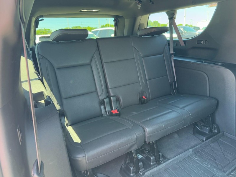 Chevrolet Suburban Vehicle Full-screen Gallery Image 11