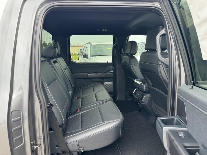 Ford F-150 Vehicle Full-screen Gallery Image 5